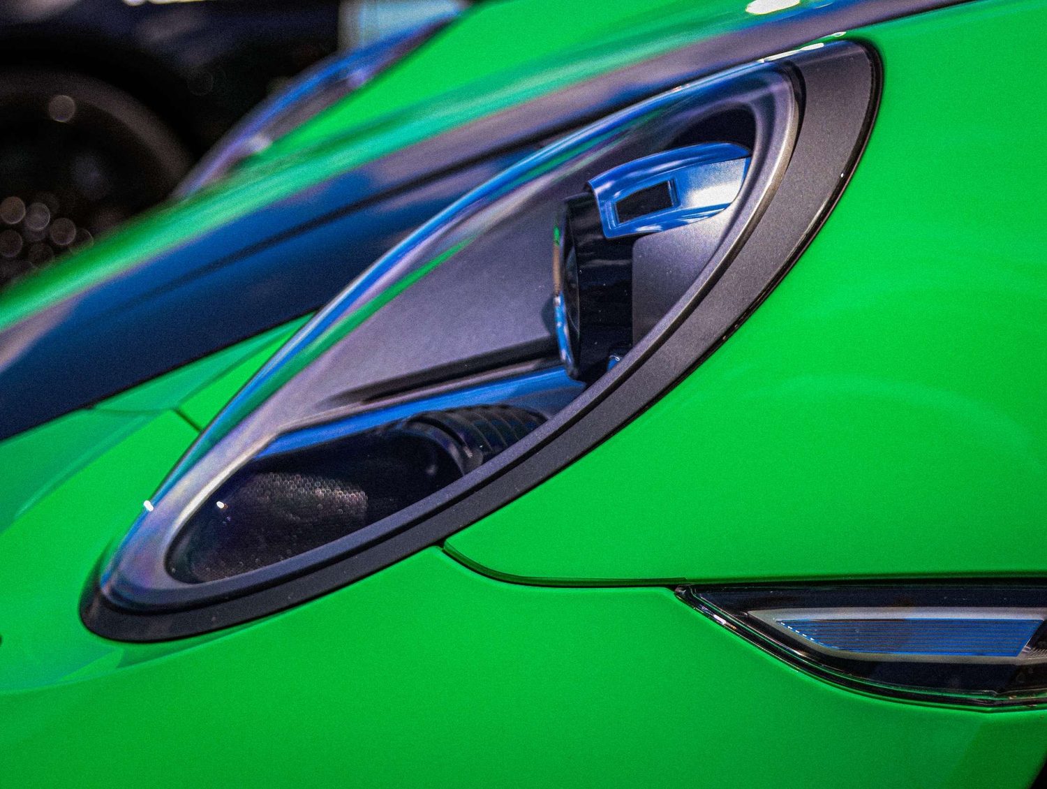 Crystal-clear headlight lens on a Porsche GT2 RS